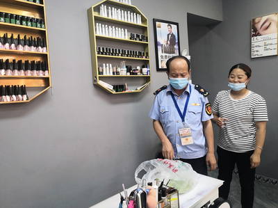 播州區(qū)市場(chǎng)監(jiān)管局強(qiáng)化監(jiān)管，專項(xiàng)檢查覆蓋不合格化妝品與服裝銷售